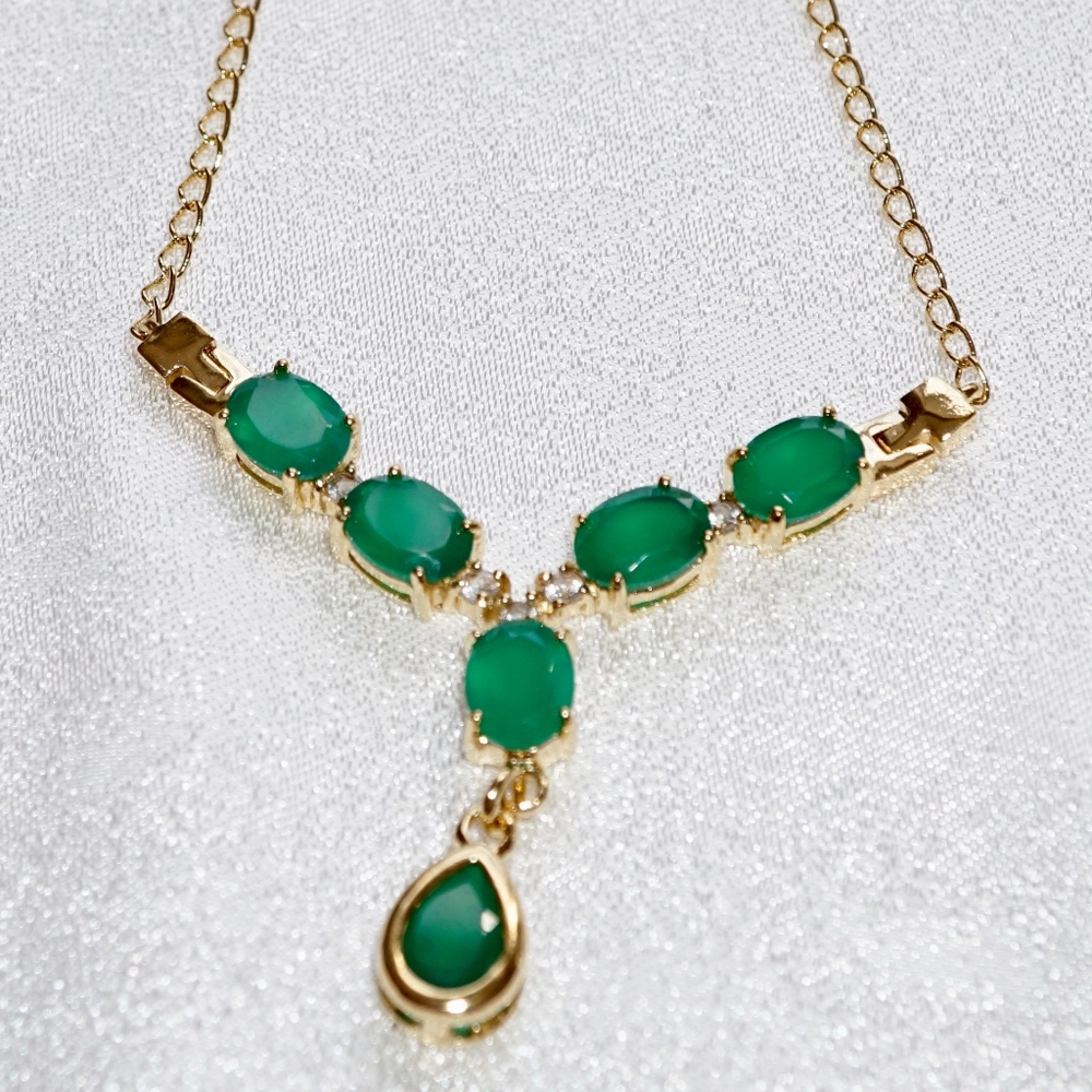 Vermeil 18” Green Agate & Diamonds Necklace